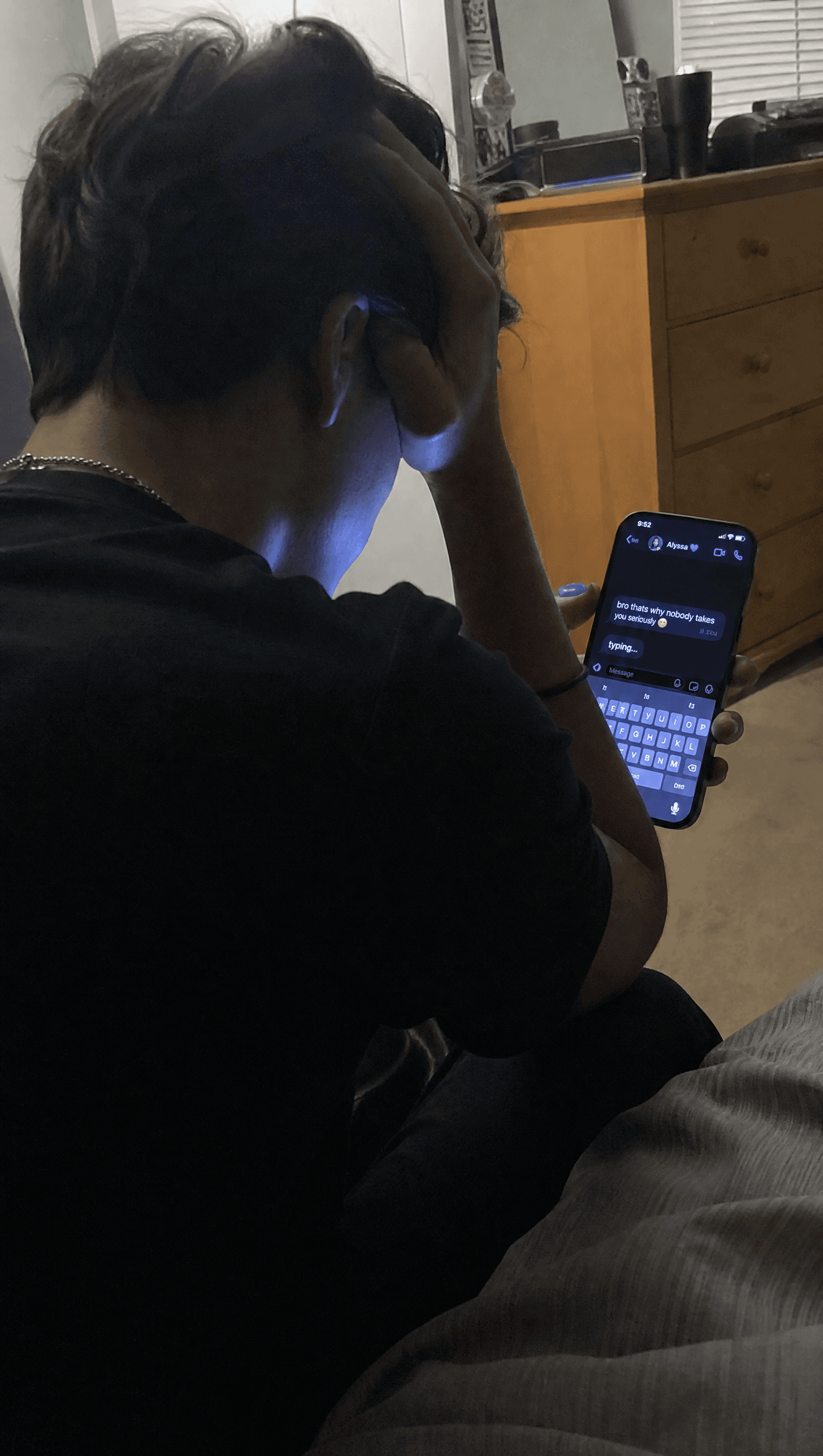Chat screenshot before AI roast — left on read — SpicyReplies